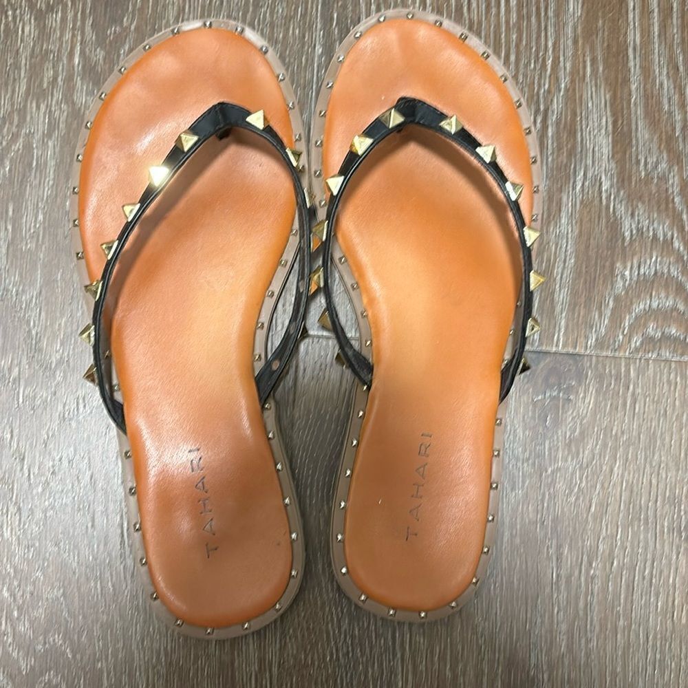 Tahari leather flip flops with gold studs - sz 9